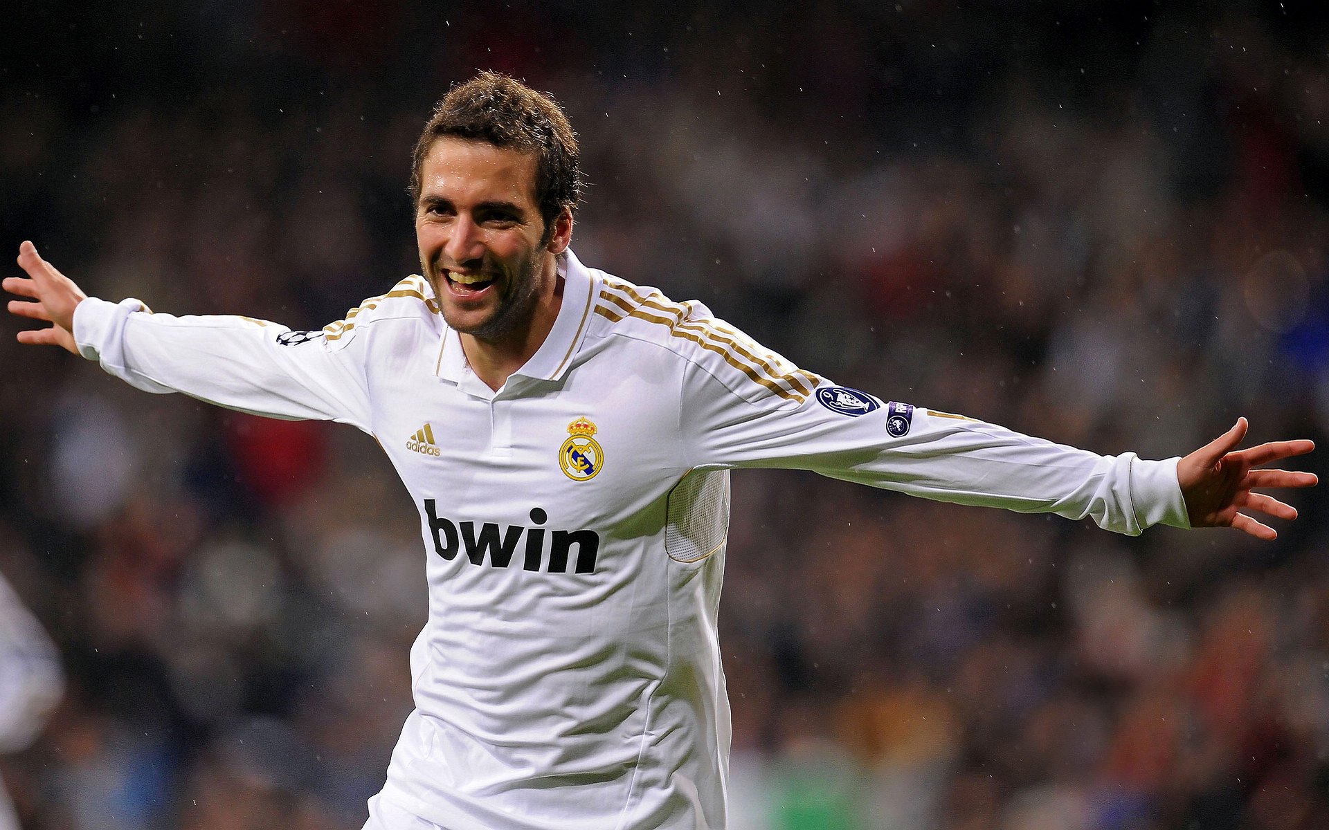 “极速一触即发：超越自我极限的巅峰对决”，极速超越宣传片